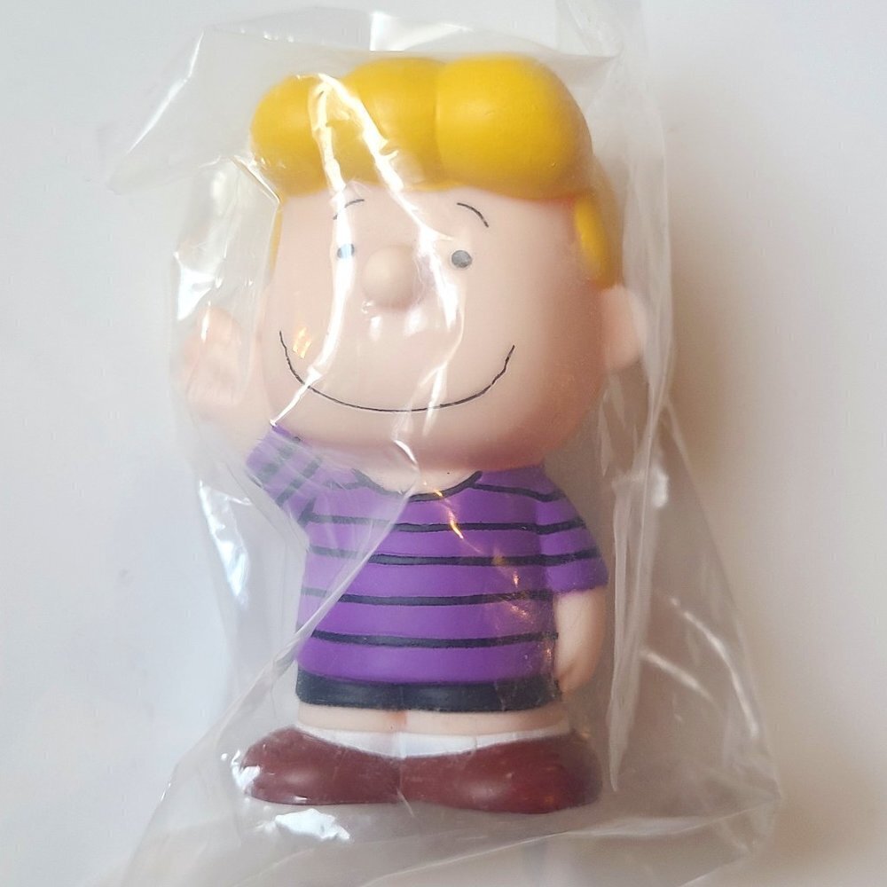 *4 for $20* Peanuts Schroeder Mini Figure - Japan - Bandai Snoopy